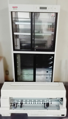 薬用ショーケース